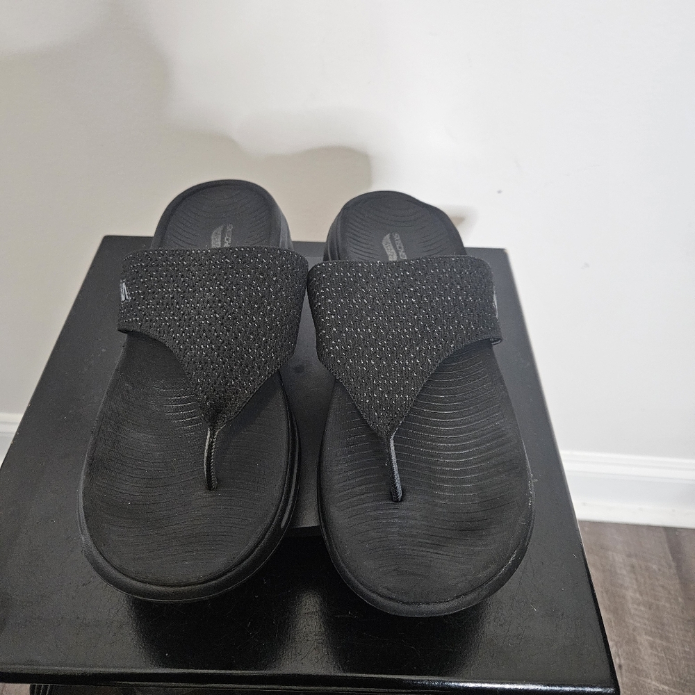 SKECHERS Performance Go Walk Arch Fit Sandals flip-flop Women's Size 11 Black - Picture 4 of 6